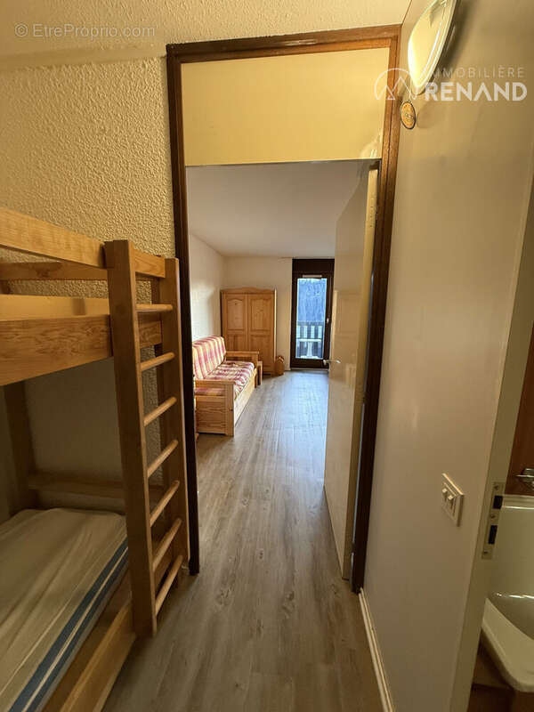 Entrée avec cabine - Appartement à CLUSES