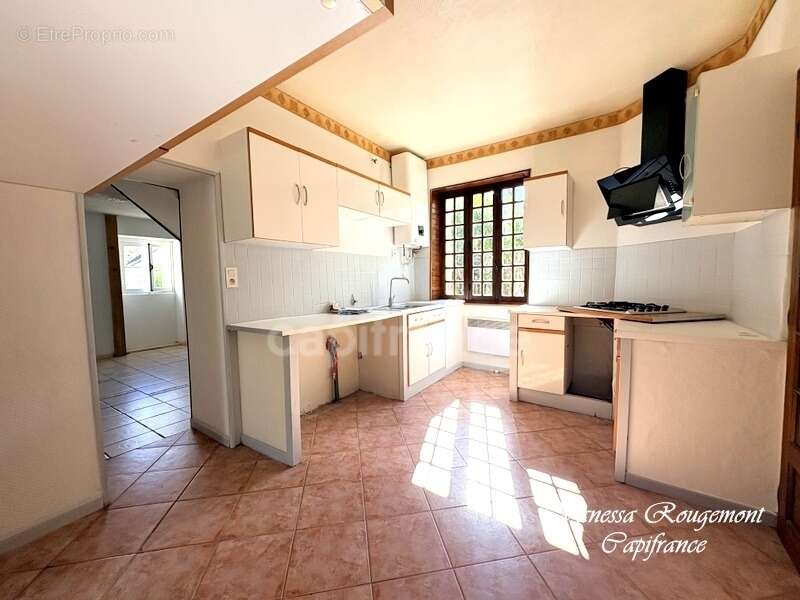 Maison à vendre 4 pièces LAROCHE SAINT CYDROINE (89) - photo 2