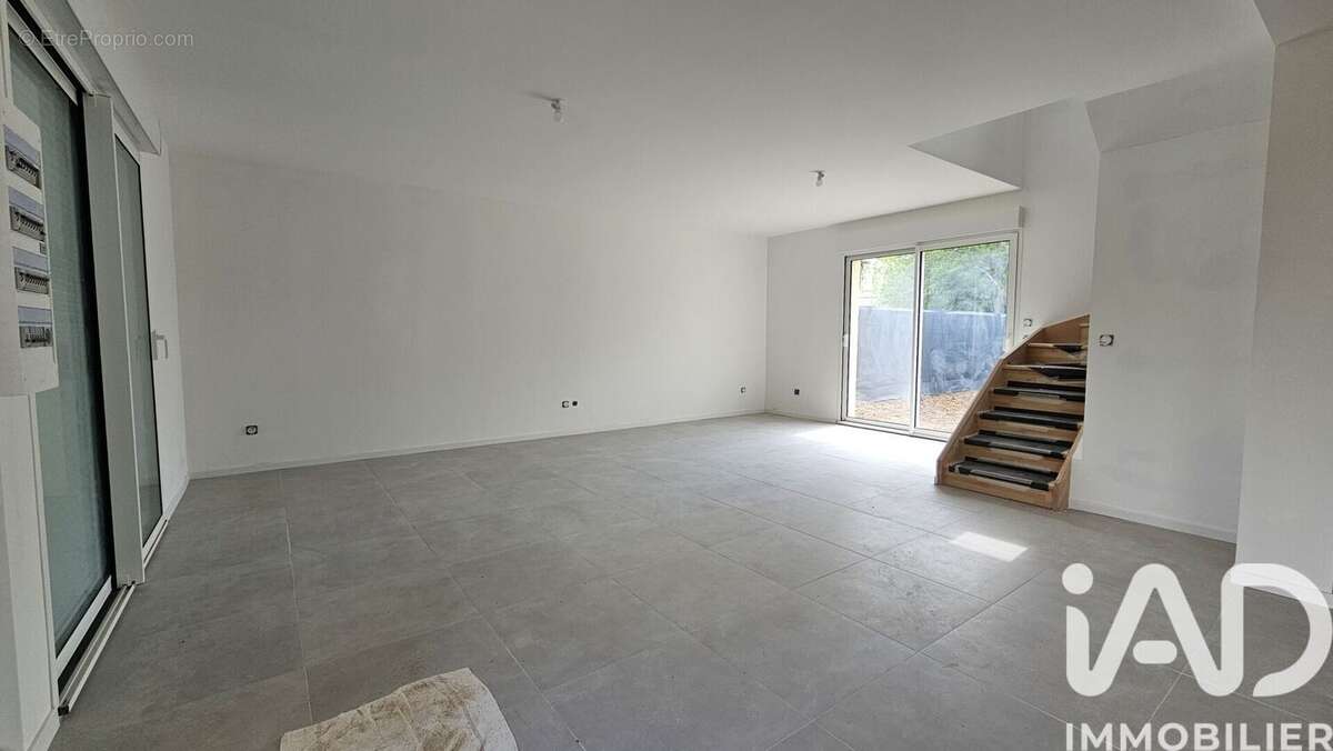 Maison 130 m² à Montereau-Fault-Yonne  - photo 2