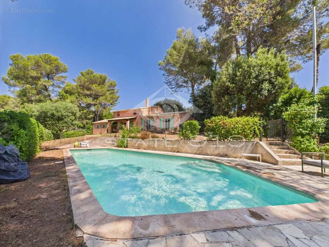 Maison à VALBONNE