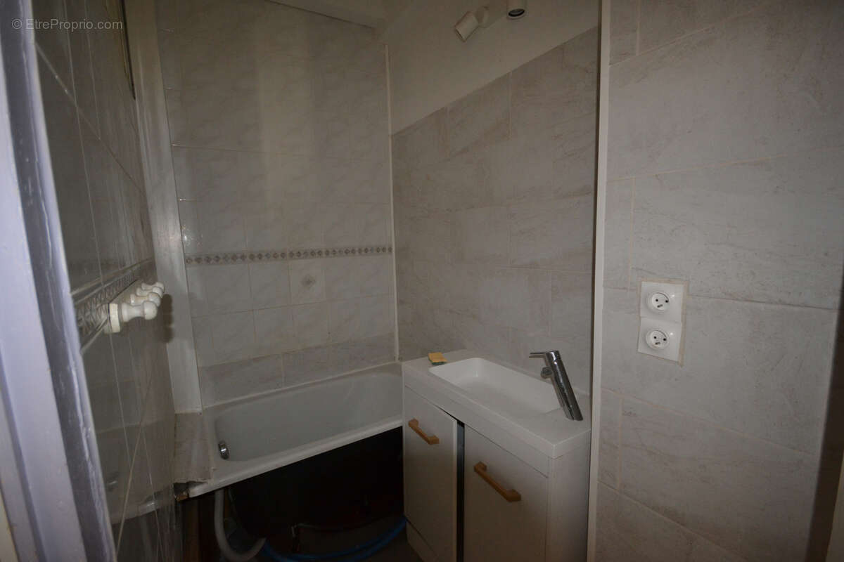 Burie maison a renover sur 3 niveaux 4 ch jardin - photo 5