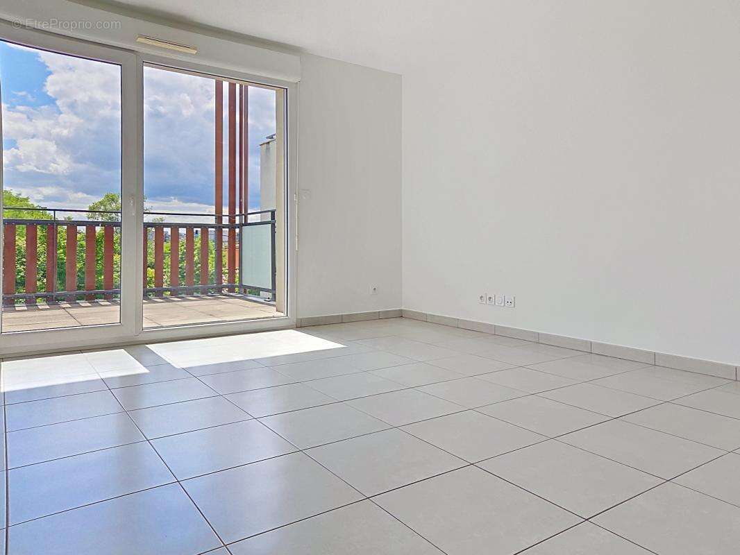 Appartement à MEYZIEU