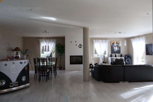 Maison à BOURG-ACHARD