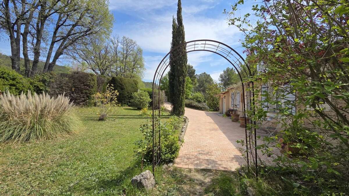 Maison à TOURRETTES