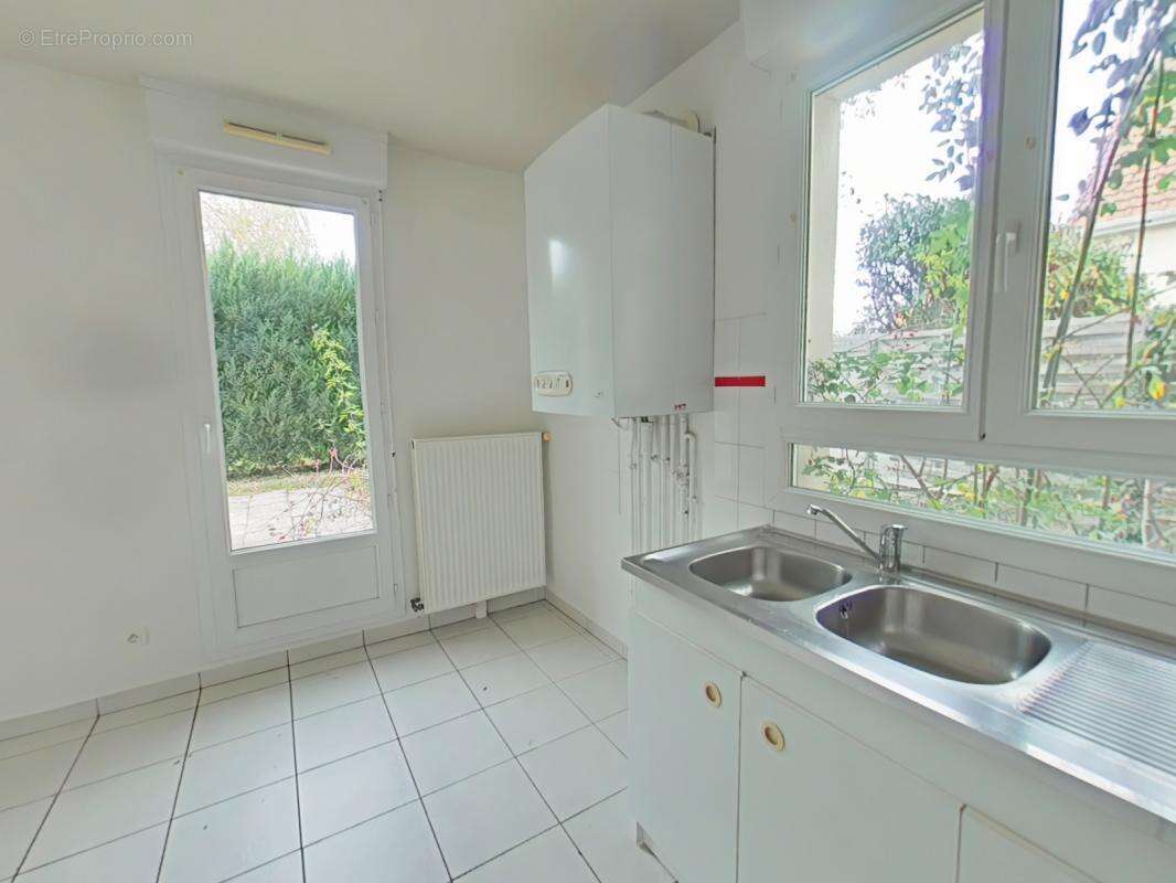 Maison à SAINT-SEBASTIEN-DE-MORSENT