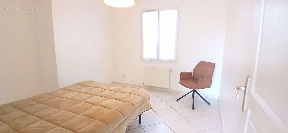 PLAIN PIED  122 m² et garage - Saint Sulpice De Royan 5 pièce(s) sur  679m² - photo 11