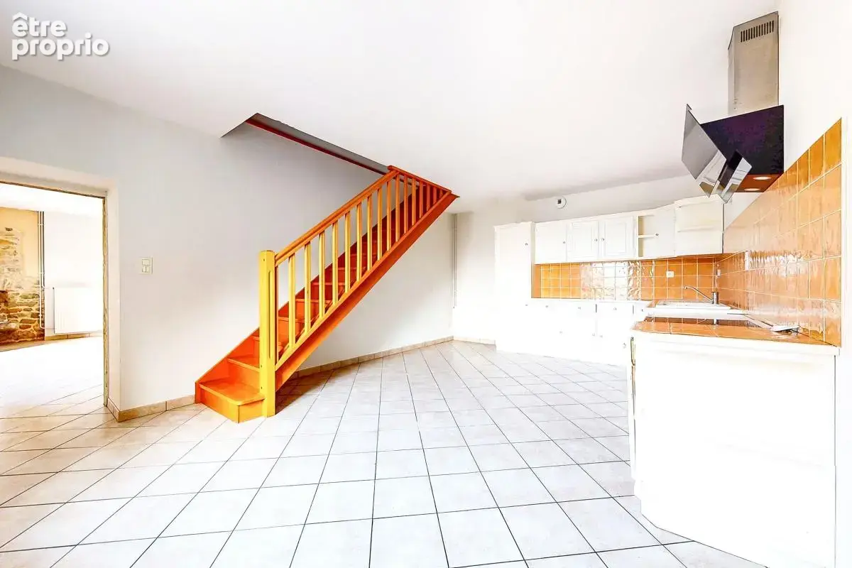 SAINT-SAVIN – Maison de caractère de 147 m² avec grand terrain et dépendance - photo 3