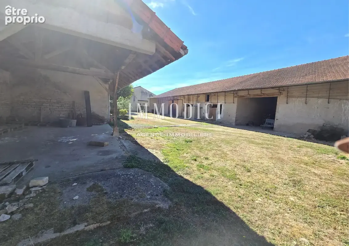 Ancienne ferme avec nombreuses dépendances   134 m2 habitables - photo 2