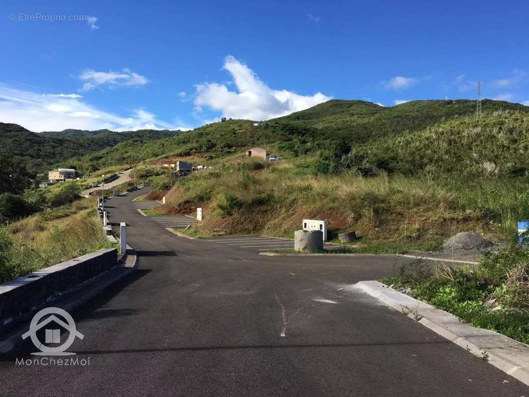 Terrain à LA POSSESSION