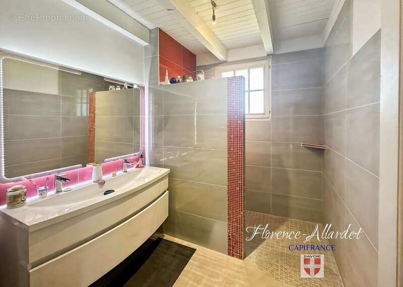 Maison à SAINT-JEOIRE-PRIEURE