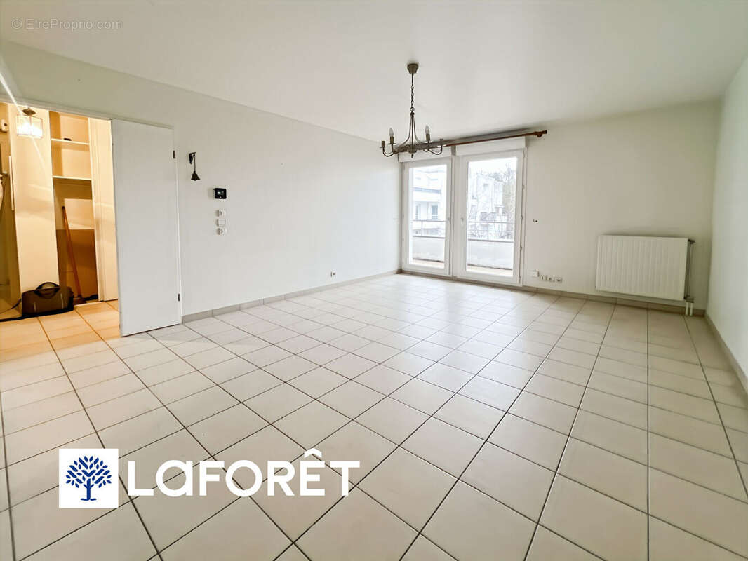 Appartement à SAINTE-GENEVIEVE-DES-BOIS