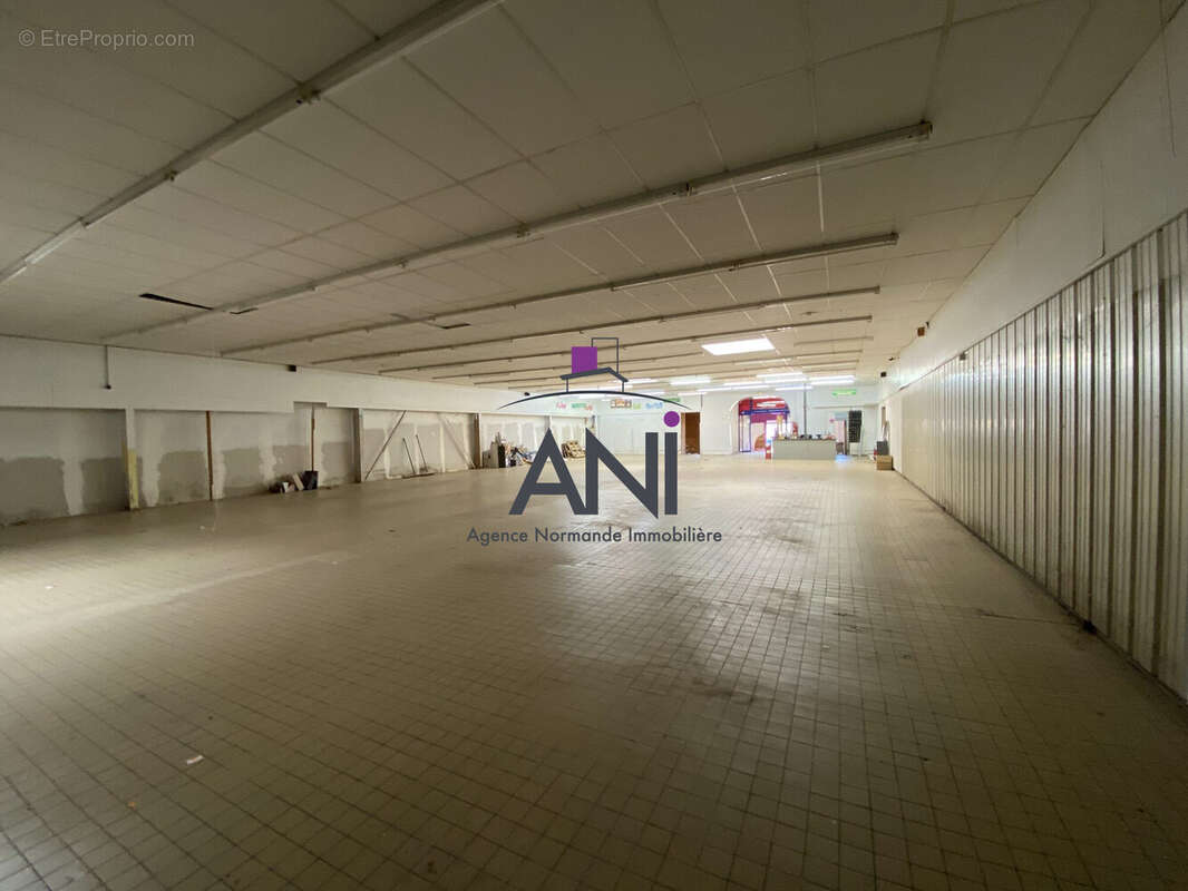 Commerce à BACQUEVILLE-EN-CAUX