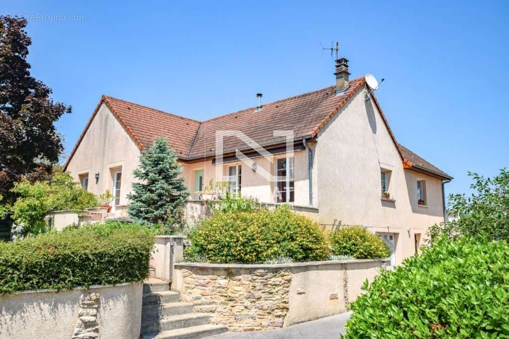 Maison à SAINT-MARTIN-SOUS-MONTAIGU