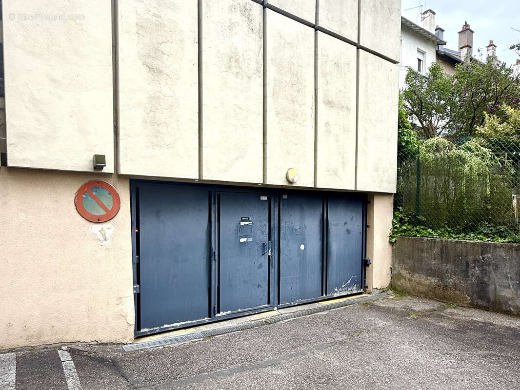 Parking à LAXOU
