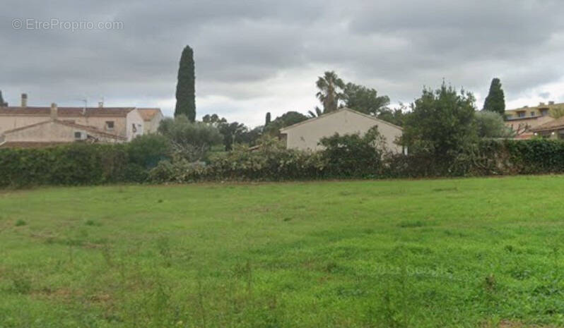 Terrain à BORMES-LES-MIMOSAS