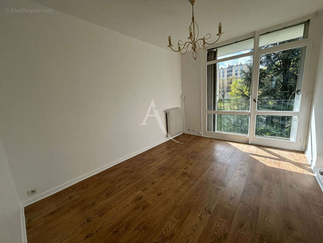 Appartement dernier etage refait a neuf residence standing - photo 2
