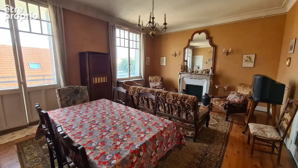 Vente à Vichy d'un grand T3 de 91 m², quartier République. - photo 4