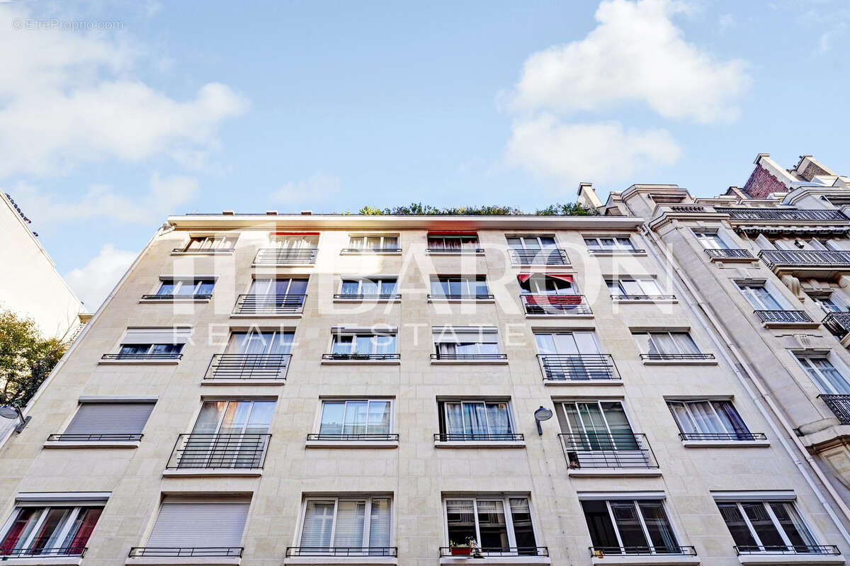 Appartement à PARIS-16E