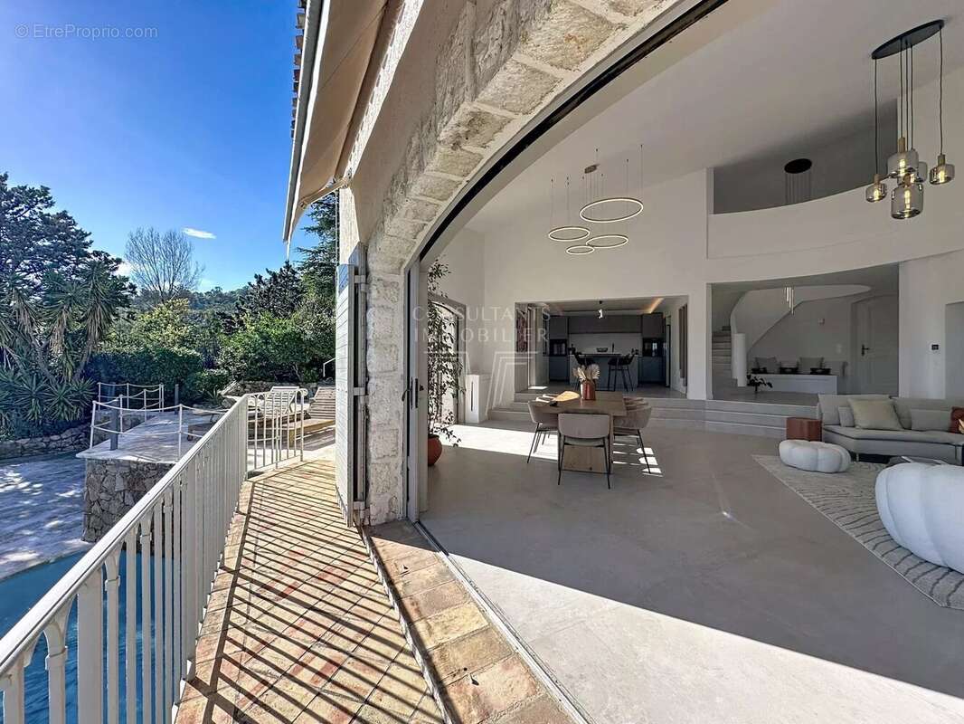 Maison à MANDELIEU-LA-NAPOULE