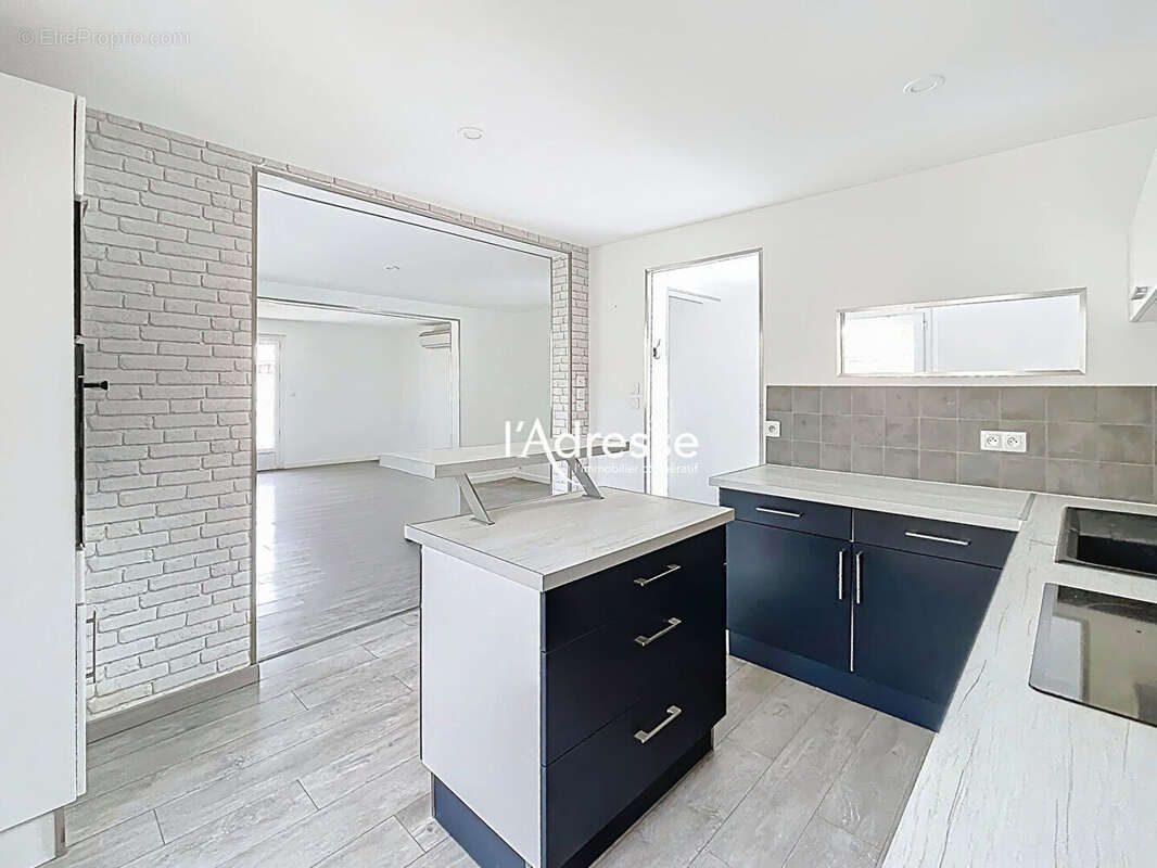 l'Adresse Immobilier - La Salvetat Saint Gilles - Maison T4  de 127 m2 sur un terrain piscinable de 1566m² avec garage - photo 3