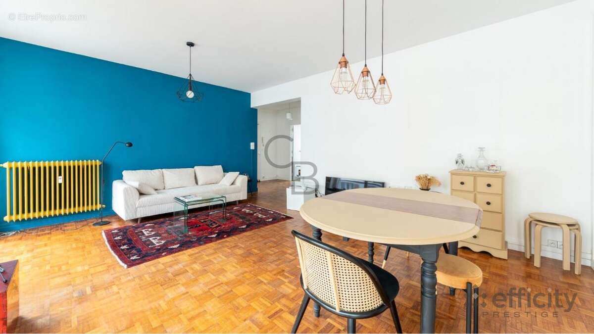 Appartement à COURBEVOIE