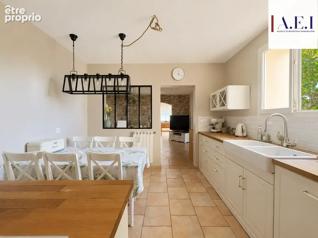 Six-Fours-les-Plages   Propriété provençale de 273 m2 avec piscine & garage - photo 11