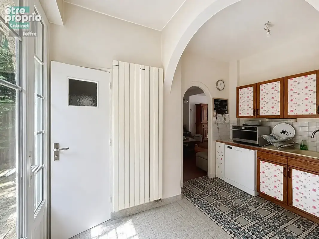 Maison familiale de 142,26 m2 en retrait de rue. Jardin. Parking. - photo 20