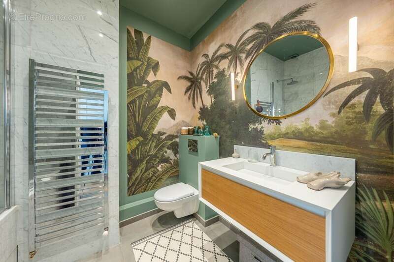 Appartement à PARIS-1E