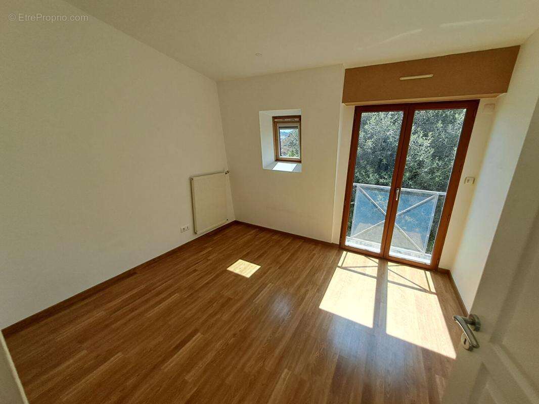 Maison avec 4 chambres et garage - photo 8