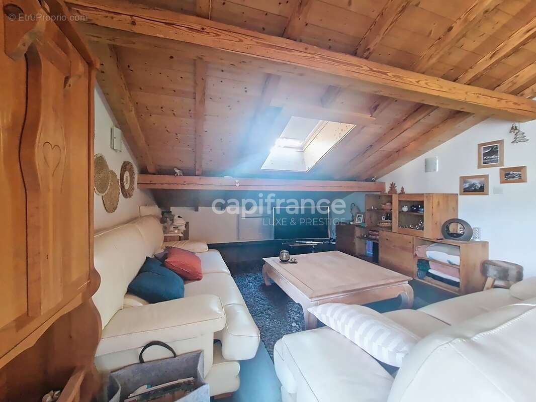 Chalet de caractère avec 3 appartements et spa, à deux pas du centre de Saint-Gervais - photo 2