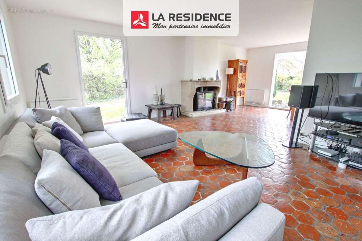 Maison à LES ESSARTS-LE-ROI