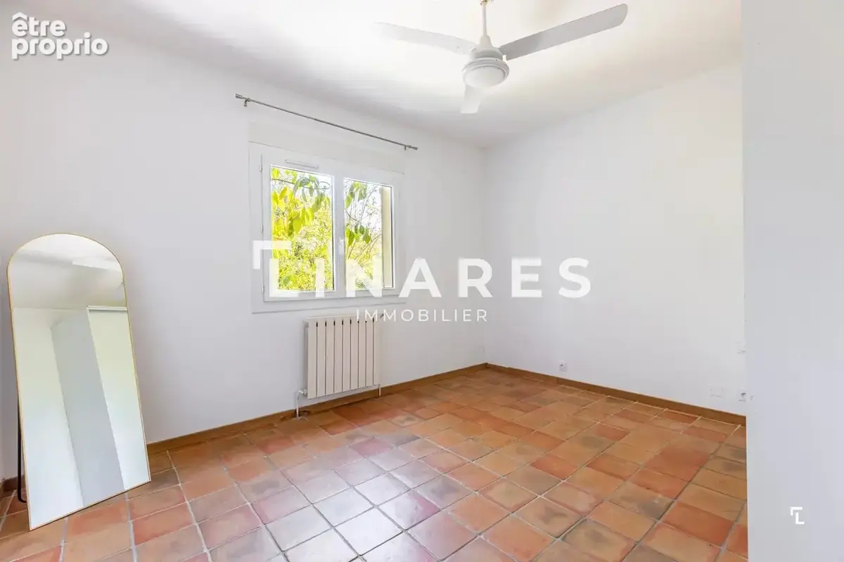 LA SECRÈTE - Villa T5 de 188m² - Dépendance T2 aménagée de 50m² - Sous-sol de  95m² - Garage de 25m² - Terrain de 710m² - 13012 - photo 12