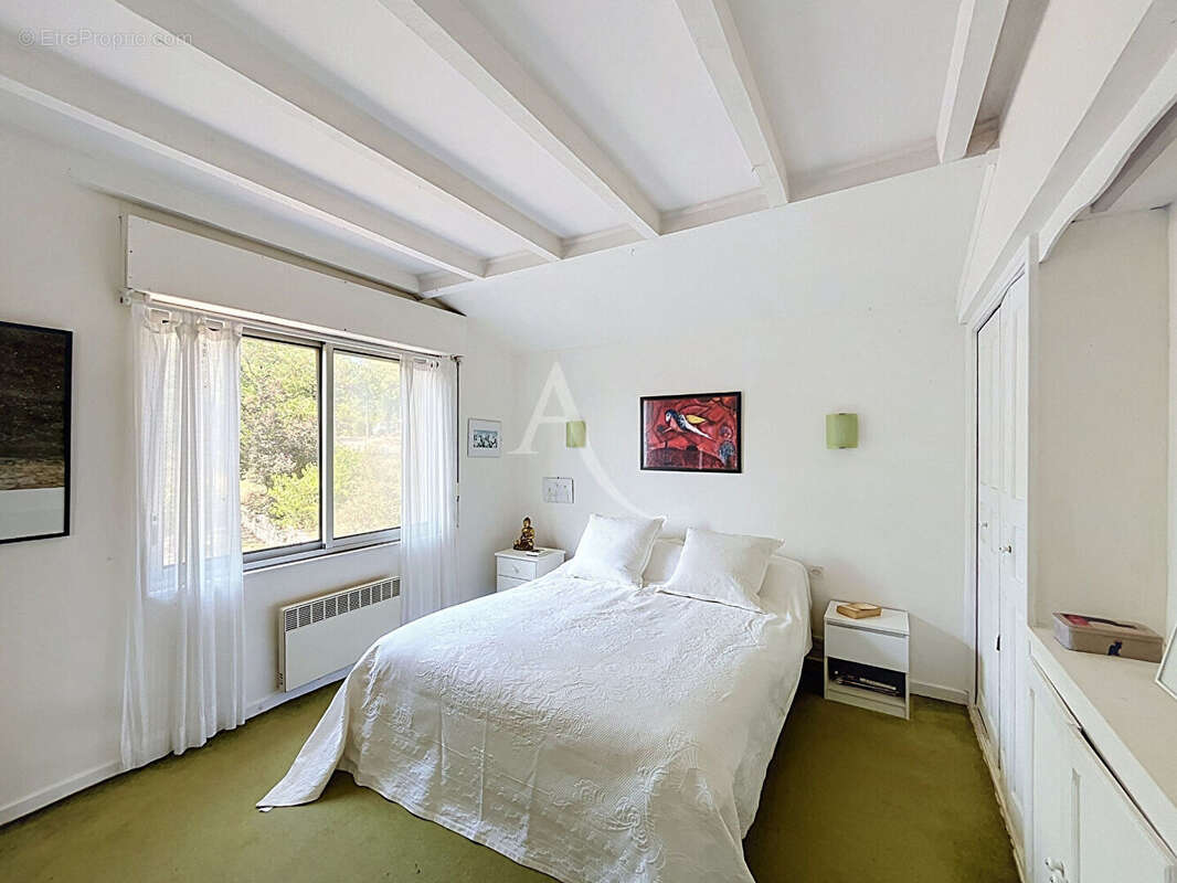 Maison familiale de 4 chambres avec piscine, jolie vue dégagée et 5 766m² de terrain. - photo 8