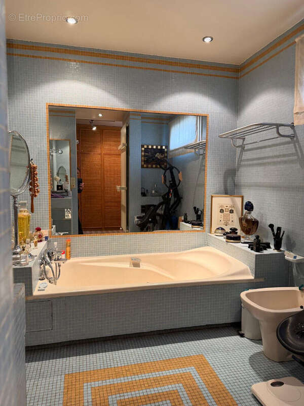 Appartement à NEUILLY-SUR-SEINE