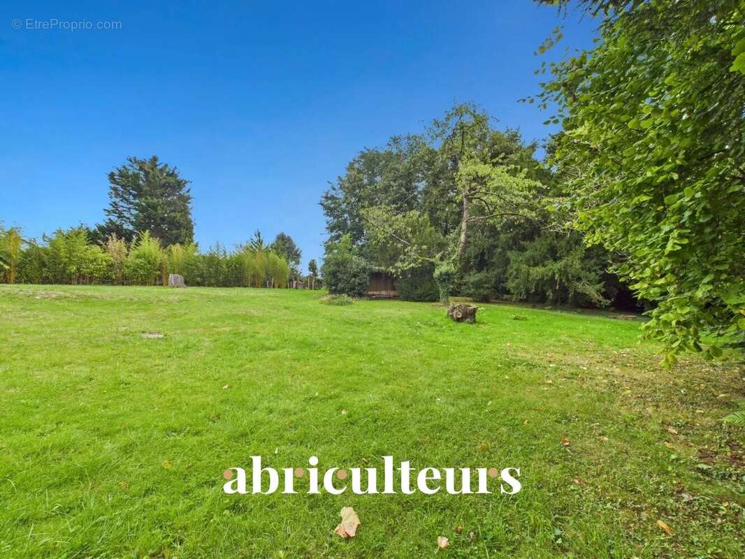 Terrain à MONTMORENCY