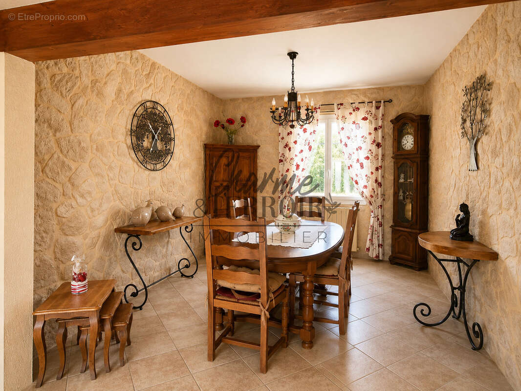 A proximité d'Uzès, très belle Propriété provençale de 240m2 sur 6000m2 de jardin méditéranéen - photo 8
