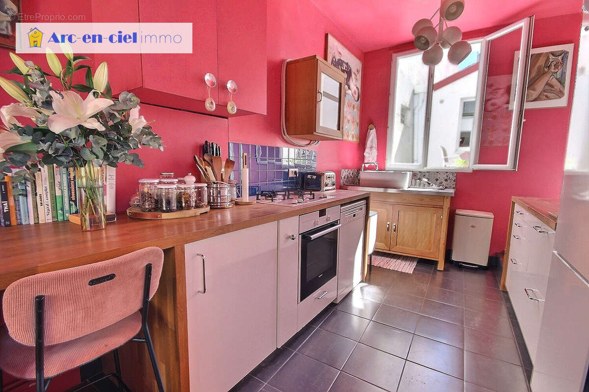Autre à LES LILAS