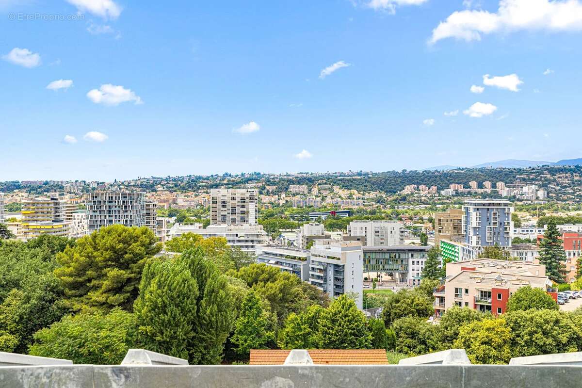 Exclusivité – Nice Ouest – Corniche Fleurie – Duplex esprit « Villa sur le toit » – 100 m² – Terrasses spectaculaires (91 m²) &  - photo 14