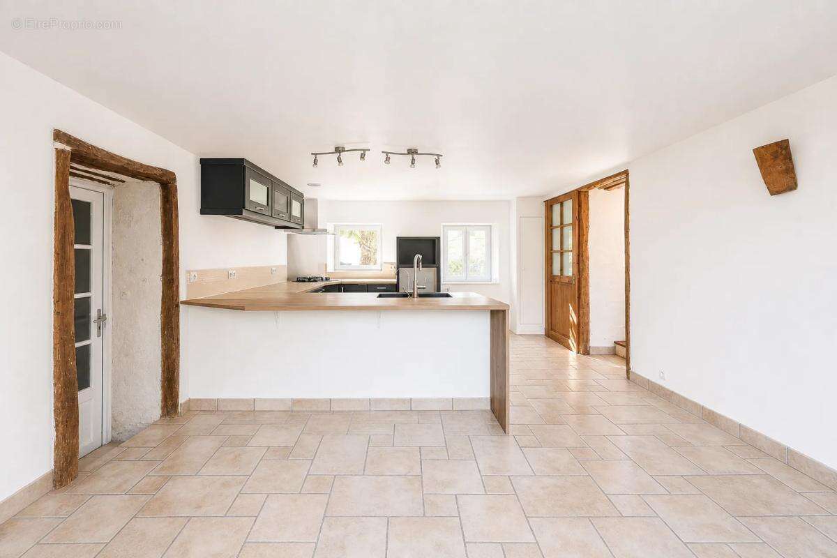 Maison de caractère 6 pièces louée - Fublaines - photo 3