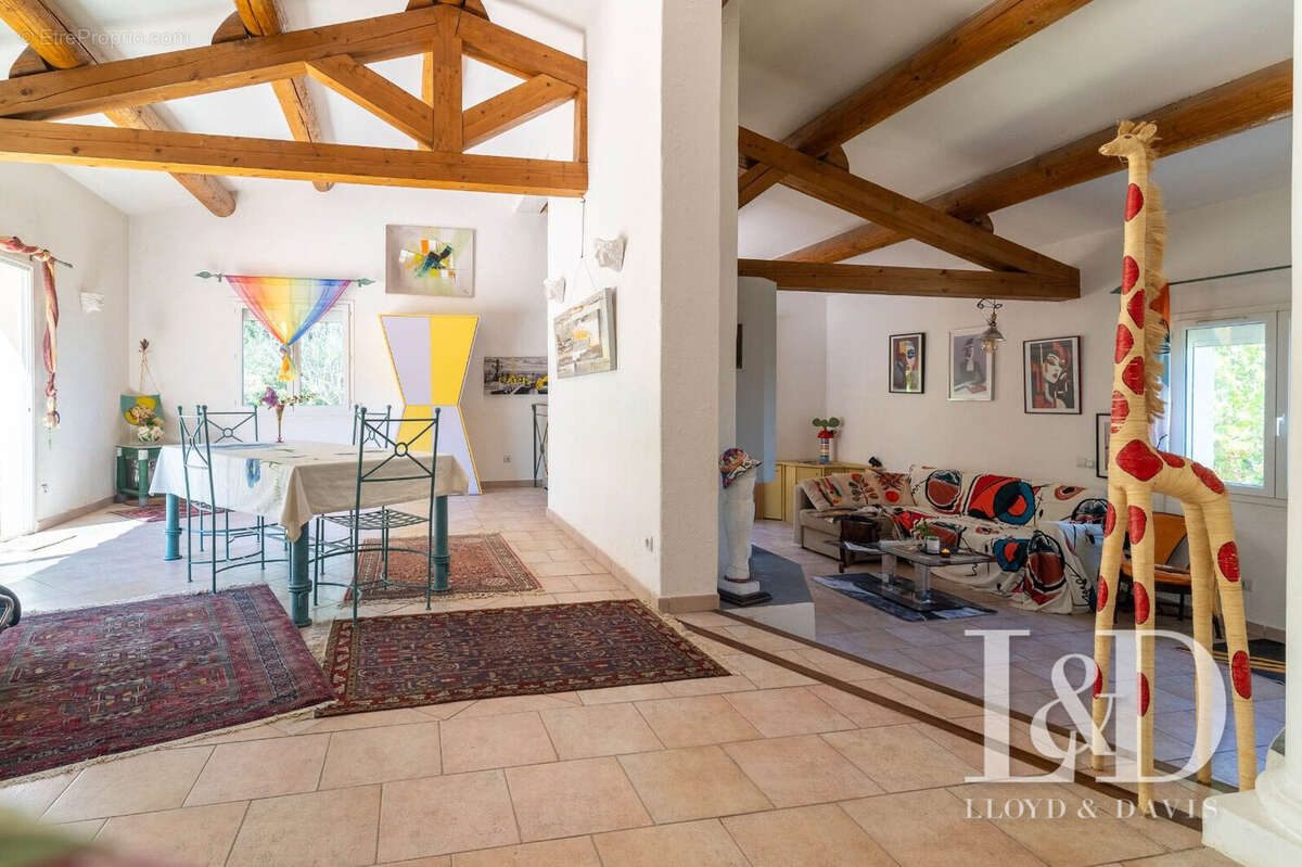 Maison à SAINT-ESTEVE-JANSON