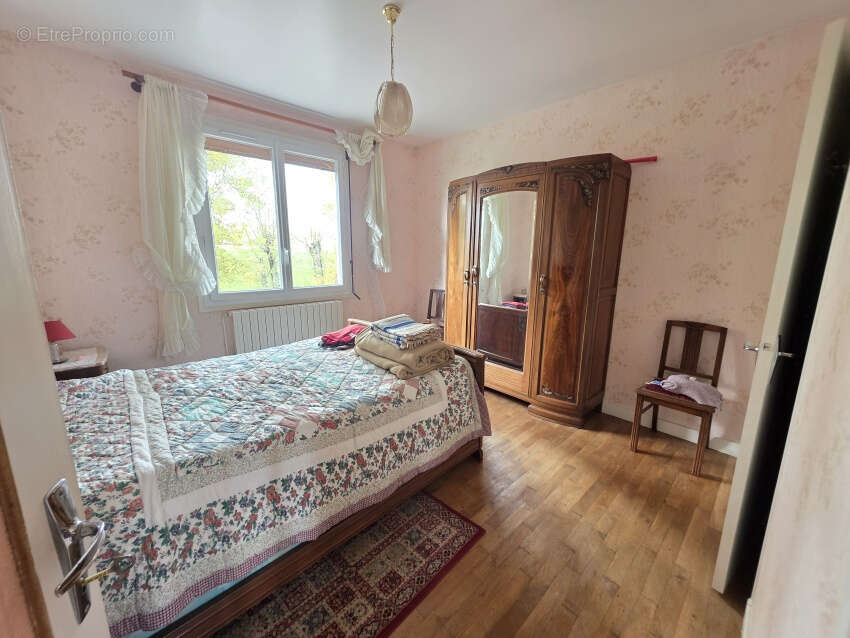 Maison à SAINT-PRIEST-DES-CHAMPS