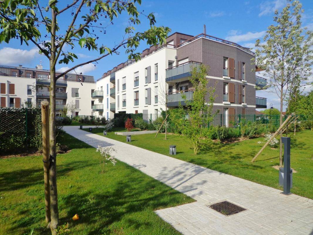 Appartement à LES CLAYES-SOUS-BOIS