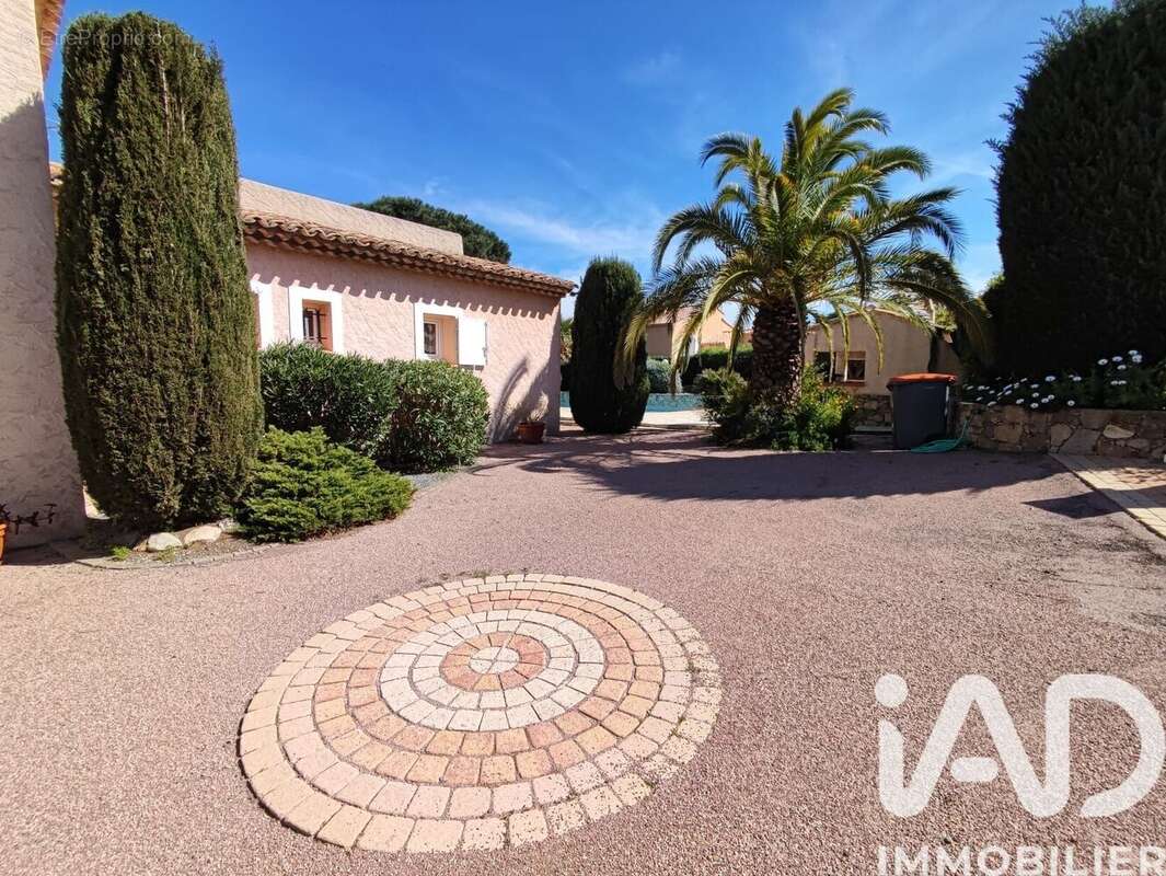 Photo 7 - Maison à ROQUEBRUNE-SUR-ARGENS