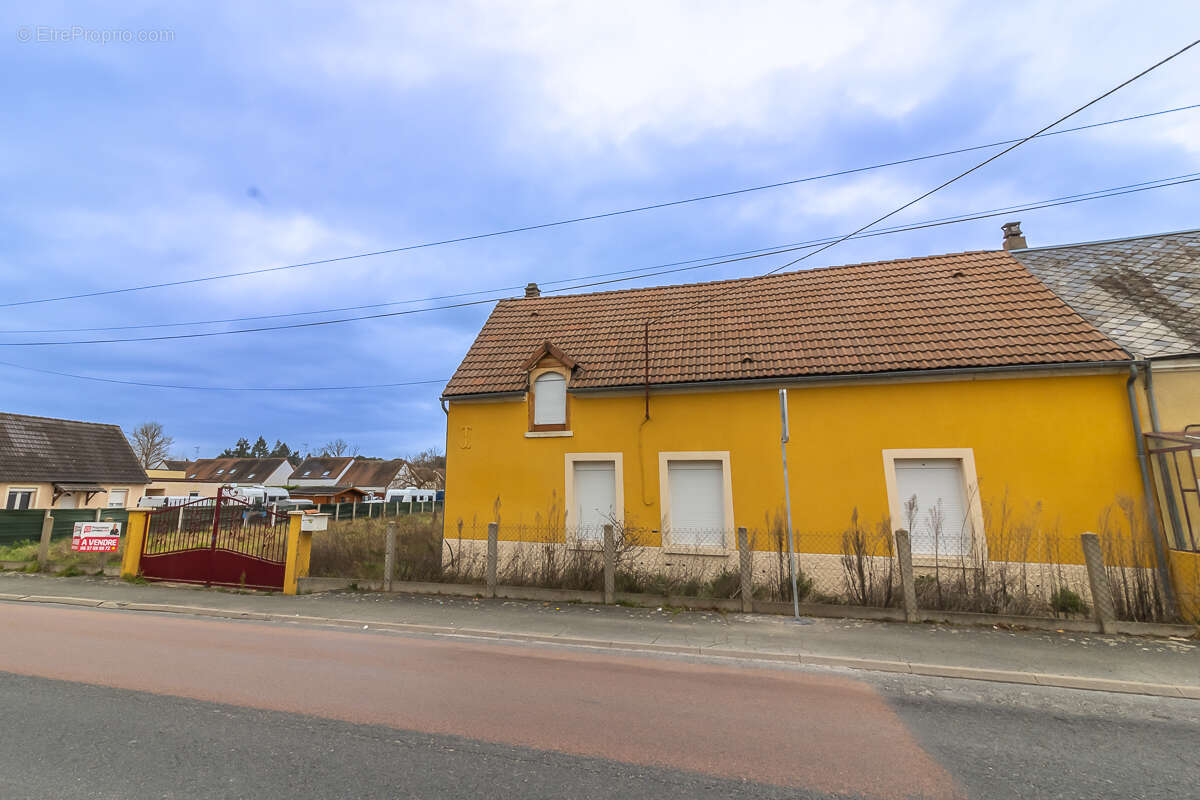Maison à GIEVRES