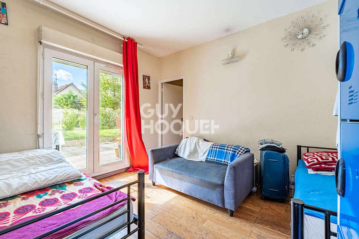 Appartement à VILLENEUVE-LA-GARENNE