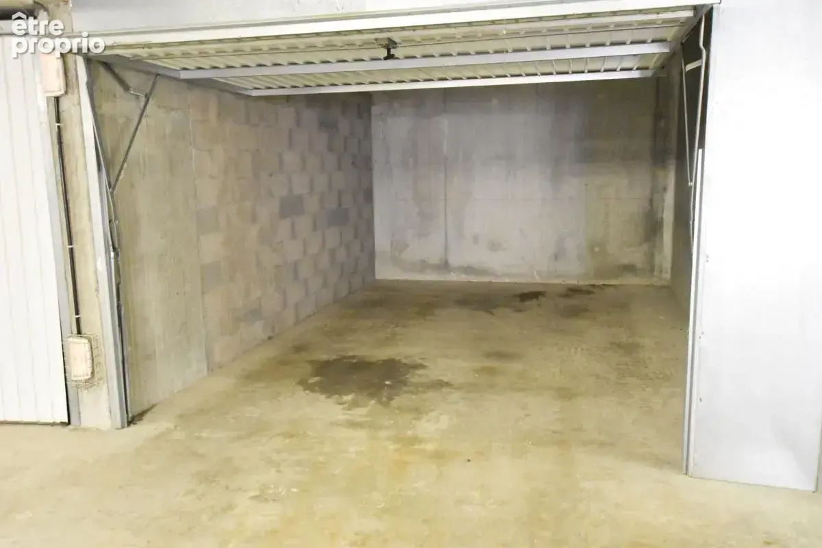 Appartement T2 À Vendre avec garage fermé / résidence sécurisée / parc arboré avec piscine - photo 17