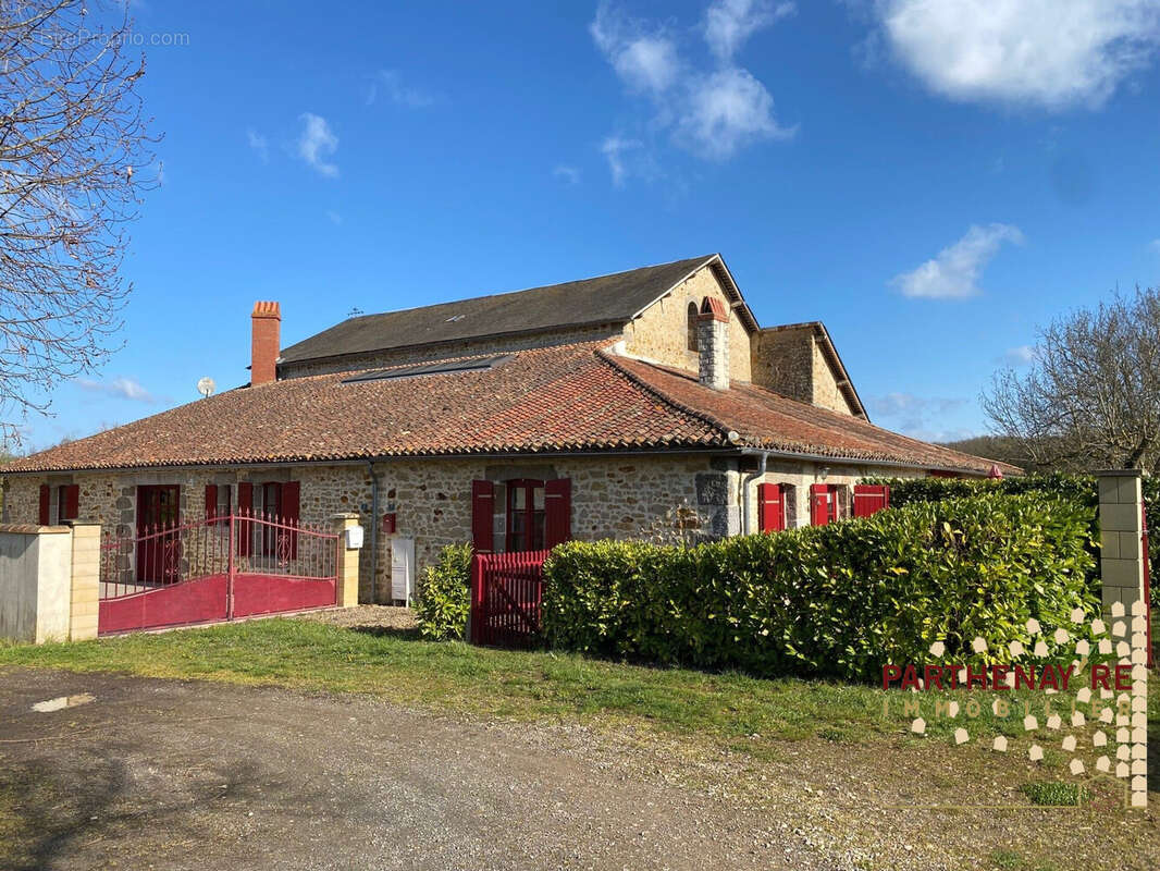 Maison 257 m² à Gourge  - photo 3