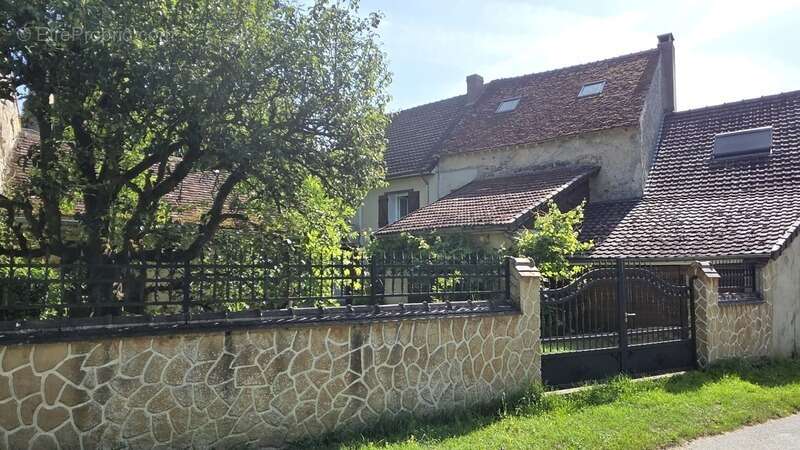 VERDELOT - Quartier de la COUARDE - Maison de 90m² - 4 pièces avec jardin et terrain fruitier - photo 4