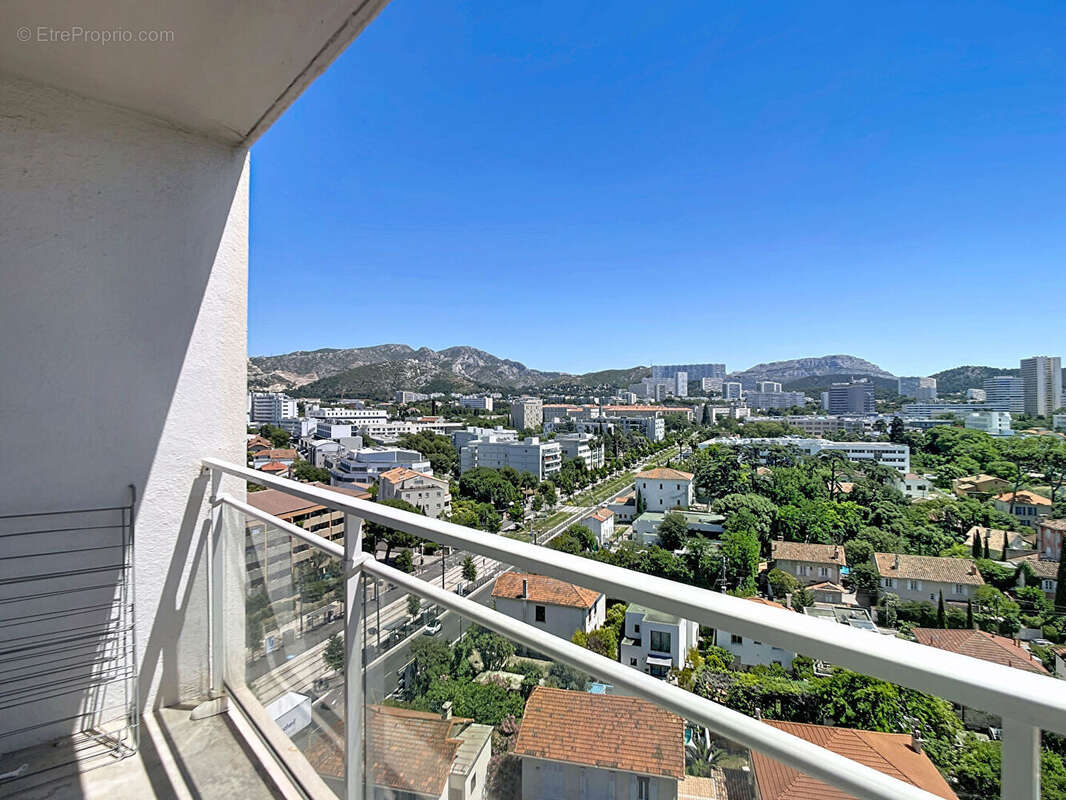 Vue PANORAMIQUE IMPRENABLE  : Appartement T3 à vendre au 12ème étage à Marseille - Quartier Michelet - photo 11