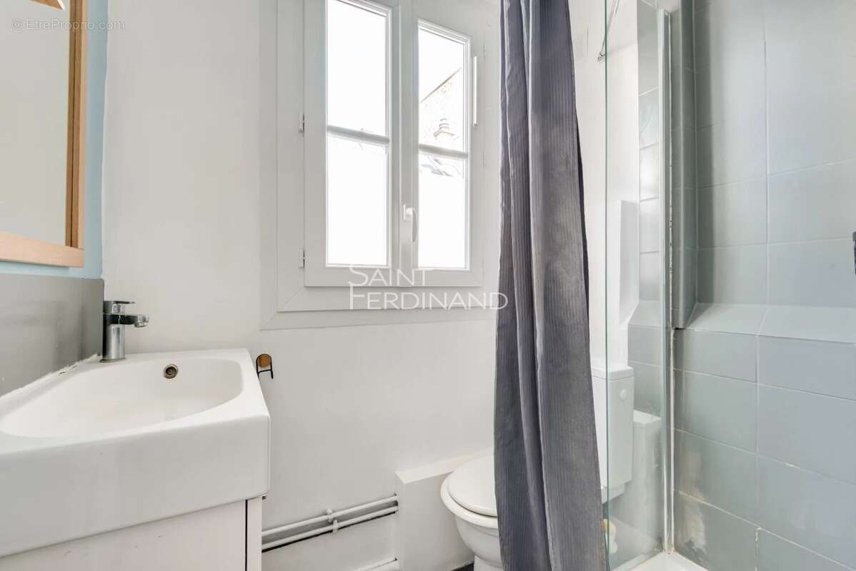 Appartement à PARIS-17E